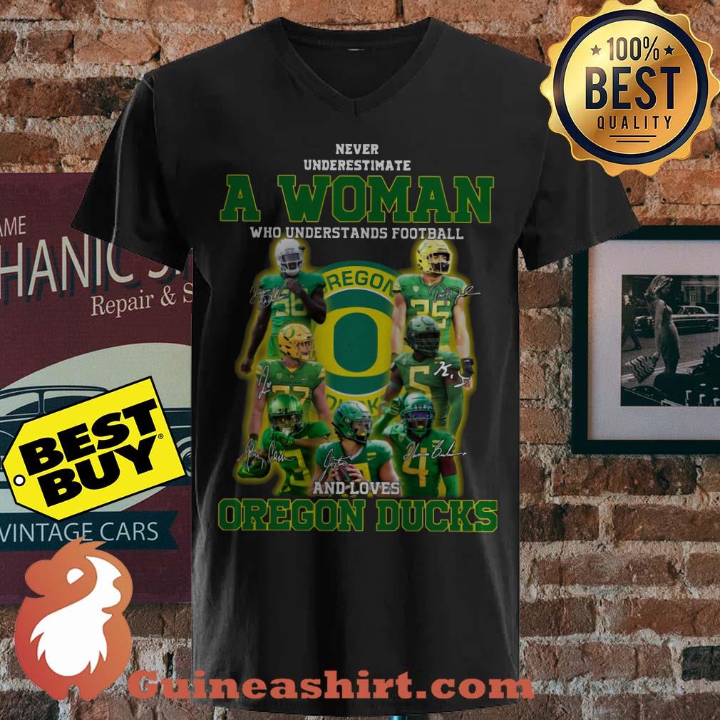 Never underestimate a woman football and loves Oregon ducks Signature v neck