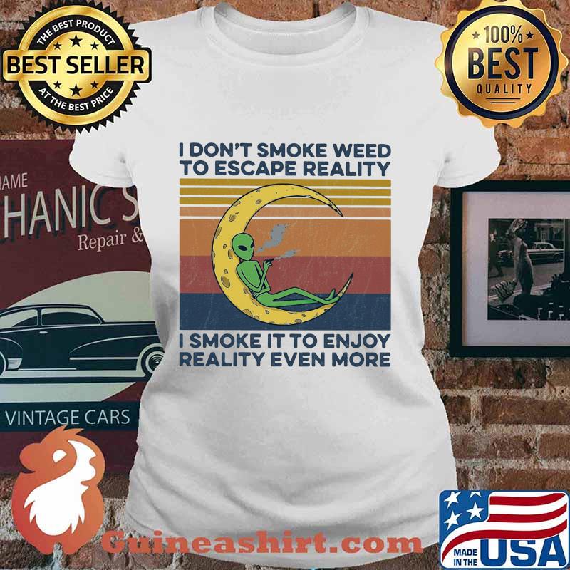 Alien I don't smoke weed to escape reality i smoke it to enjoy reality even more vintage retro s Ladies tee