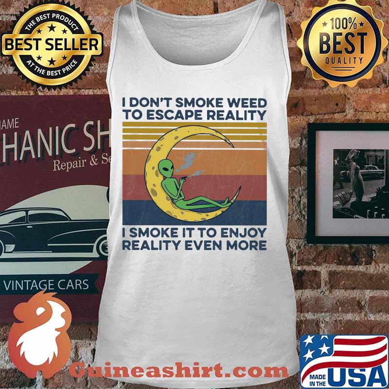 Alien I don't smoke weed to escape reality i smoke it to enjoy reality even more vintage retro s Tank top