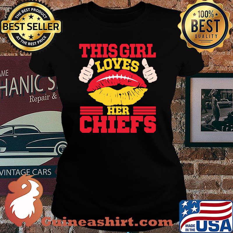 Lips this girl loves her kansas city chiefs s Laides tee