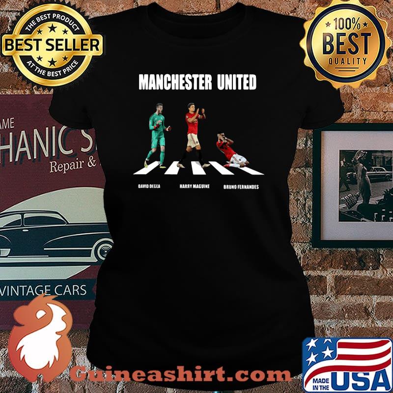 Manchester united players crossing the line s Laides tee