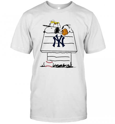 Snoopy Baseball New York Yankees Pullover T-Shirt Classic Mens T-shirt
