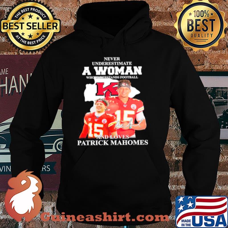 Patrick Mahomes Kansas City Chiefs Never Underestimate A Woman And Loves Mahomes Signature Hoodie