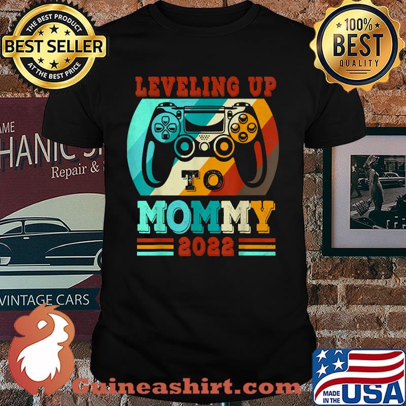Leveling Up To Mommy EST 2022 Video Game Player T-Shirt