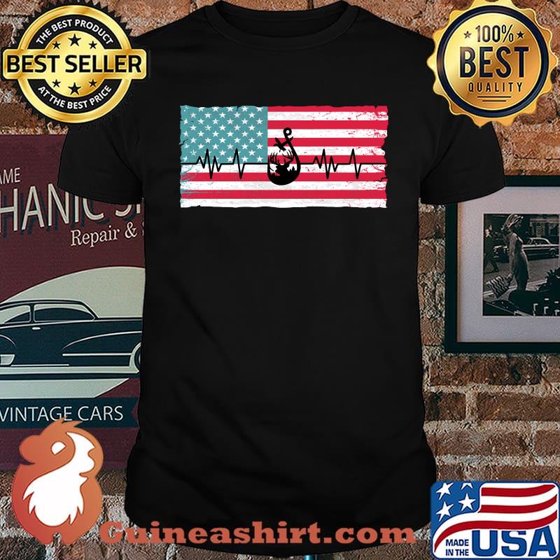 American Flag Deer Hunter Heartbeat Deer Duck Fishing T-Shirt