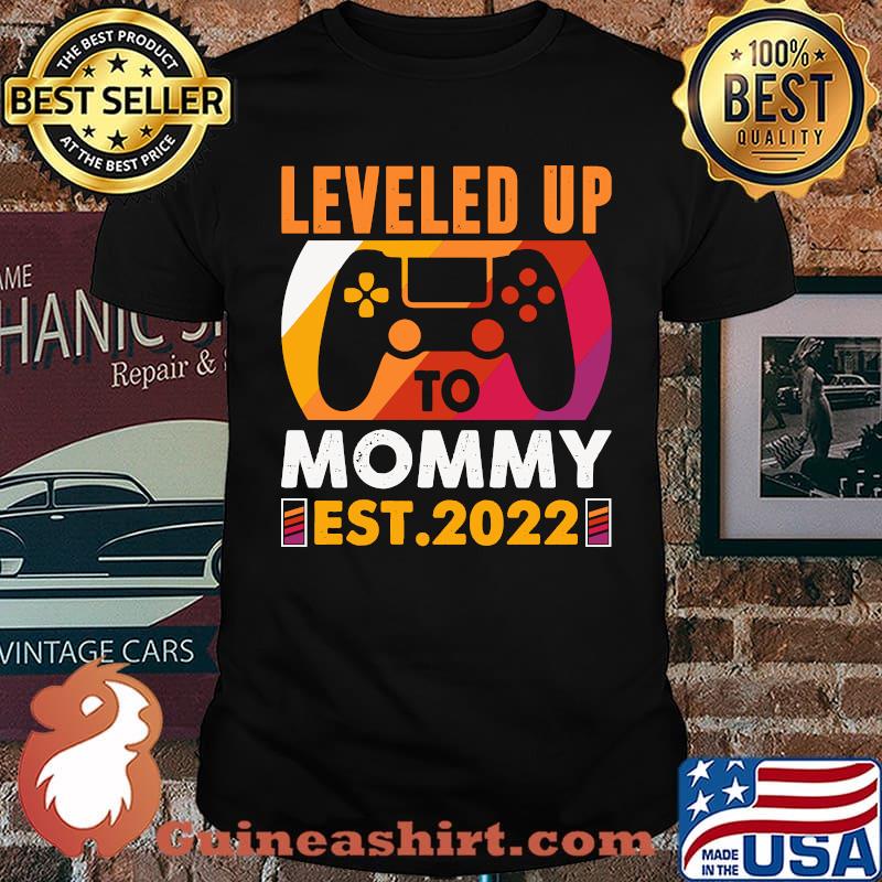 Cute Leveled Up To Mommy 2022 Pregnancy Announcement T-Shirt