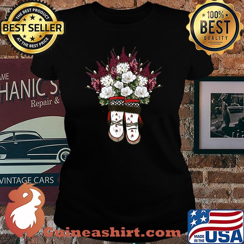 Official Yup’ik Boots Flowers on the boots T-Shirt Laides tee
