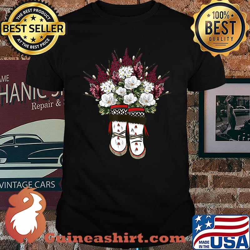 Official Yup’ik Boots Flowers on the boots T-Shirt