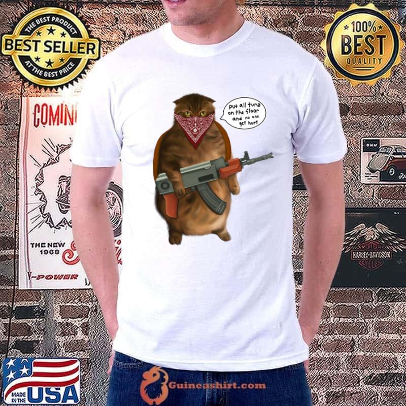 Cat with gun it’s a robbery T-Shirt