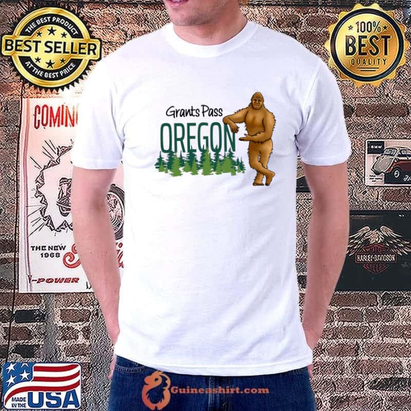 Nice bigfoot Grants Pass Oregon, Sasquatch Grants Pass OR T-shirt
