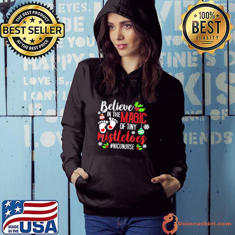 Top NICU Nurse Believin Magic Of Tiny Mistletoe Christmas 2022 T-Shirt