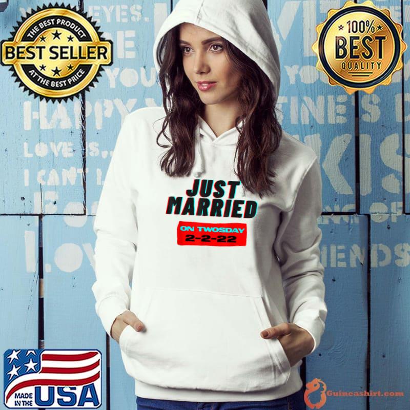 Original Just Married Twosday 22 February 2022 Tuesday Wedding Party T-Shirt