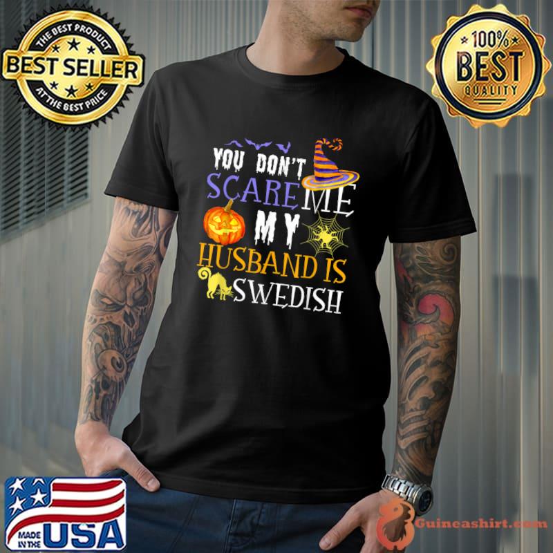 You don't scare me my husband is swedish pumpkins hat witch bats halloween T-Shirt