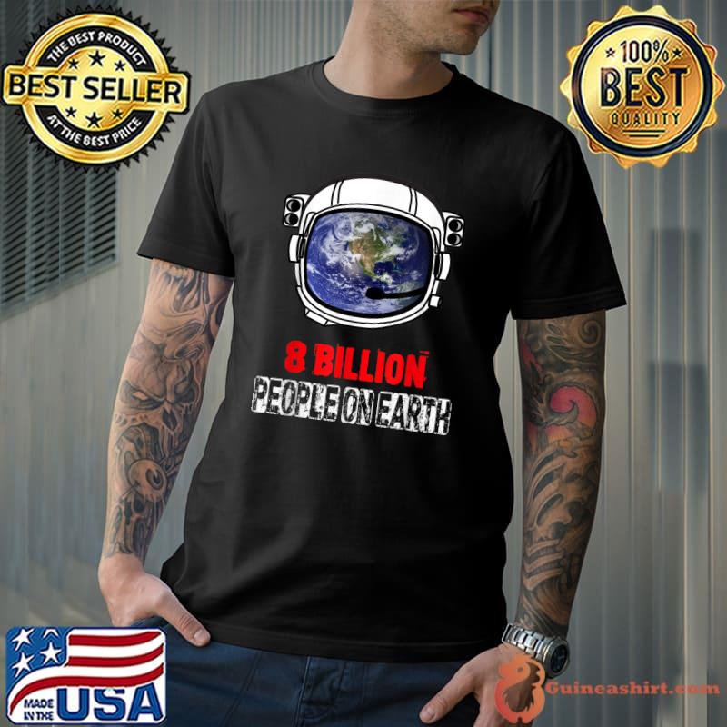 Astronaut 8 billion people on earth 2022 T-Shirt