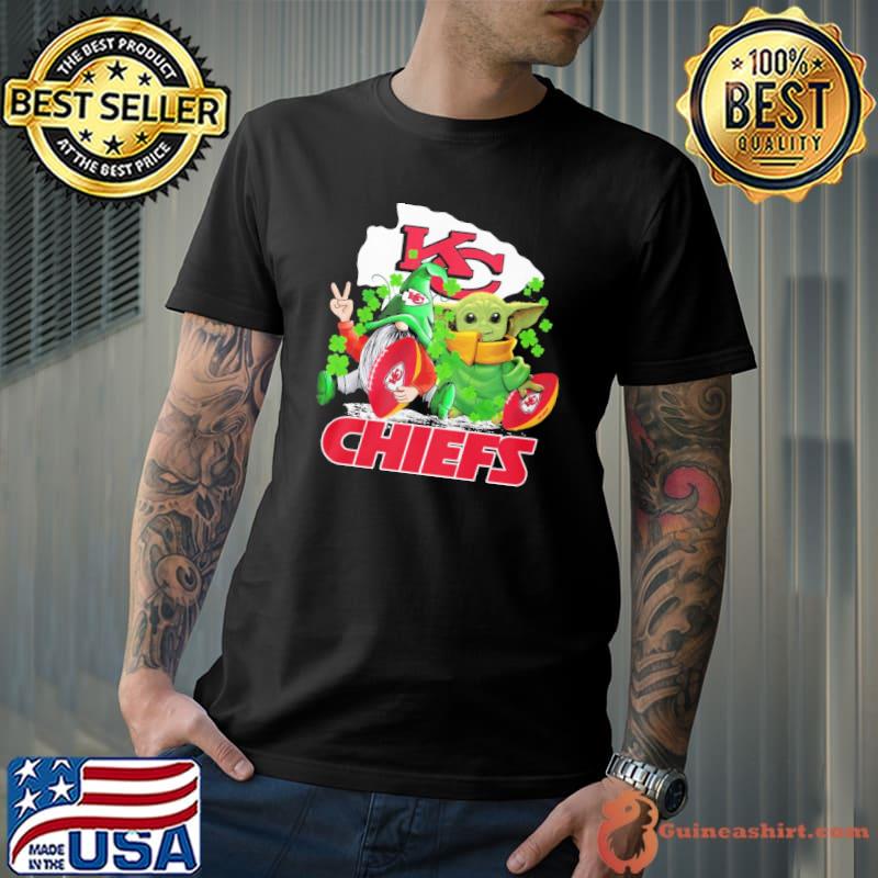 Gnome and baby yoda hug Kansas city Chiefs St.Patrick's day shirt -  Guineashirt Premium ™ LLC