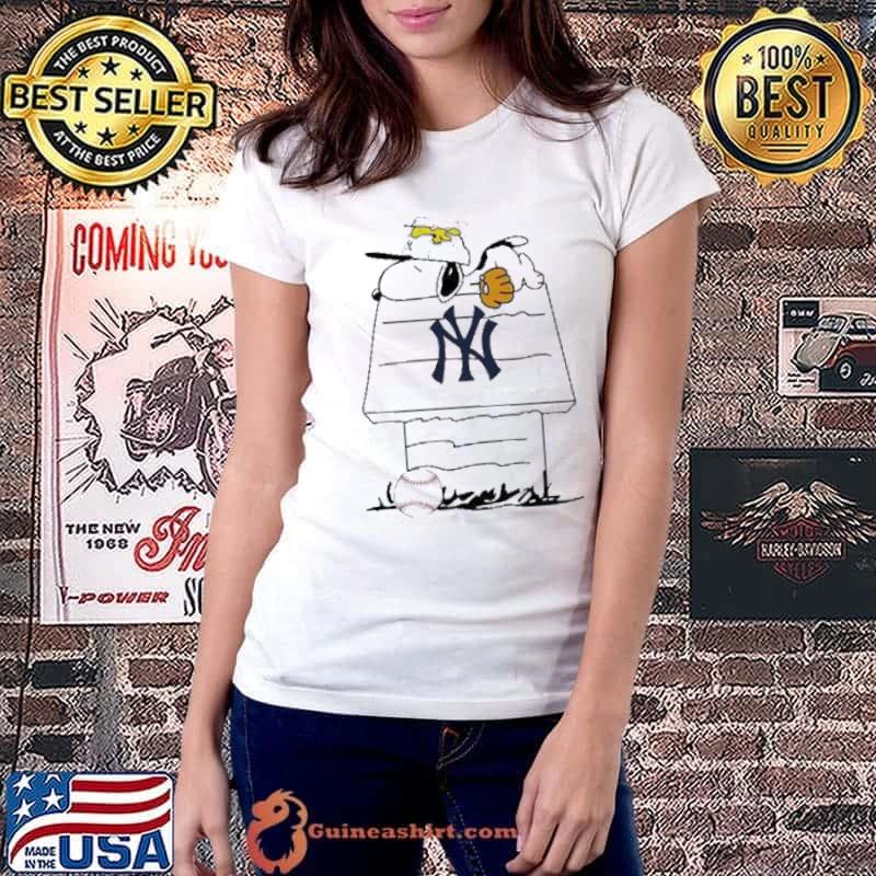 Snoopy New York Yankees Baseball sleep shirt