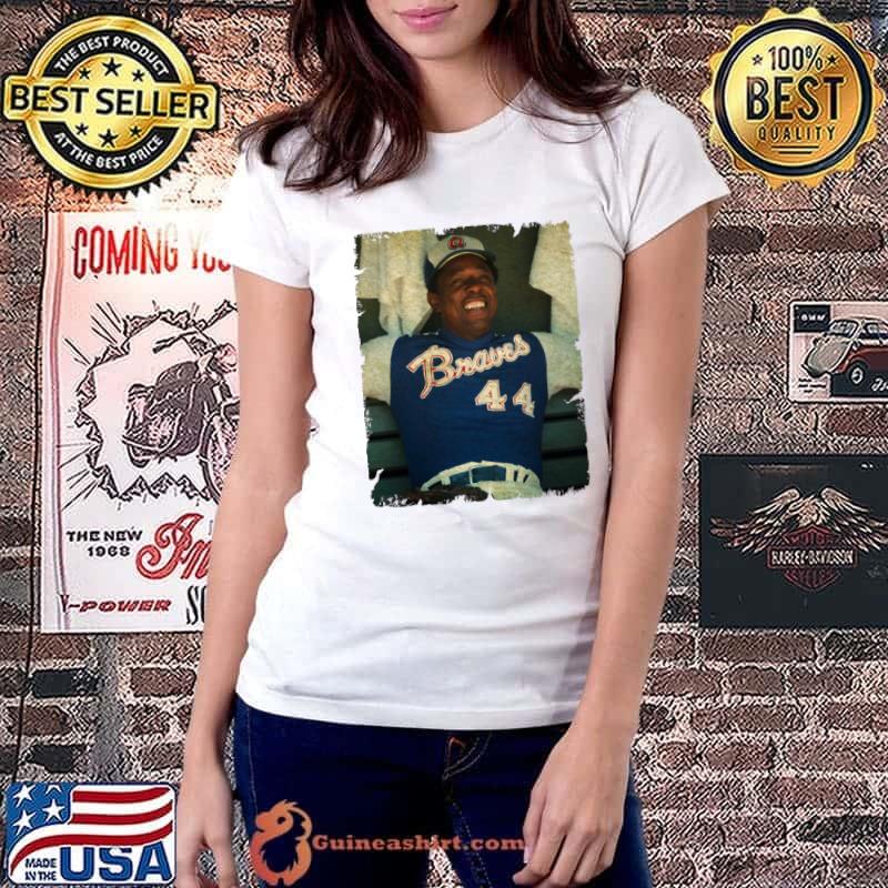 Hank Aaron An American Baseball in Atlanta Braves T-Shirt - Guineashirt  Premium ™ LLC