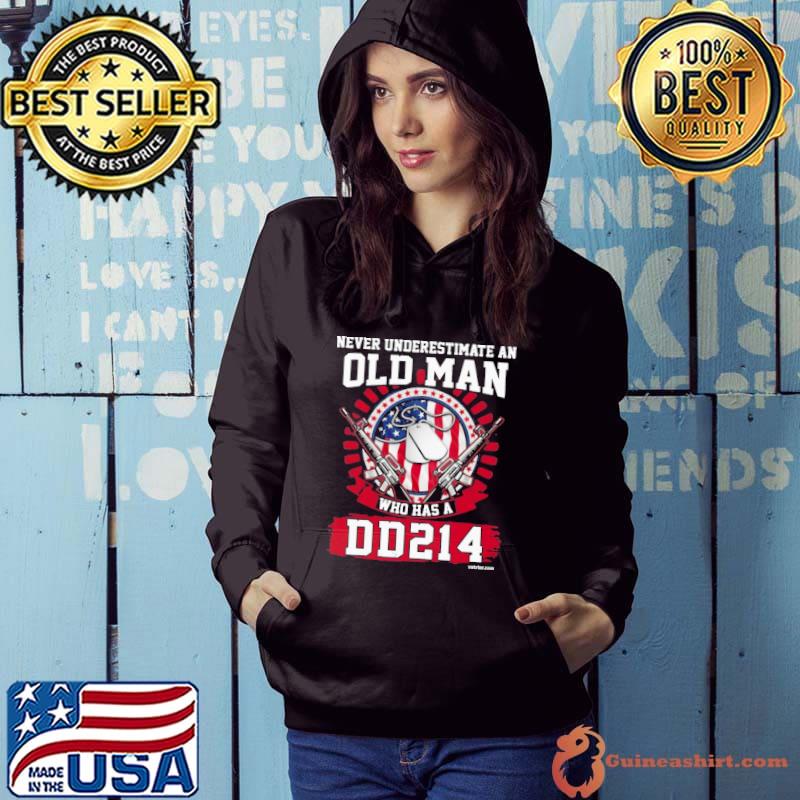 Never underestimate an old man who has a DD214 usa flag guns s Hoodie