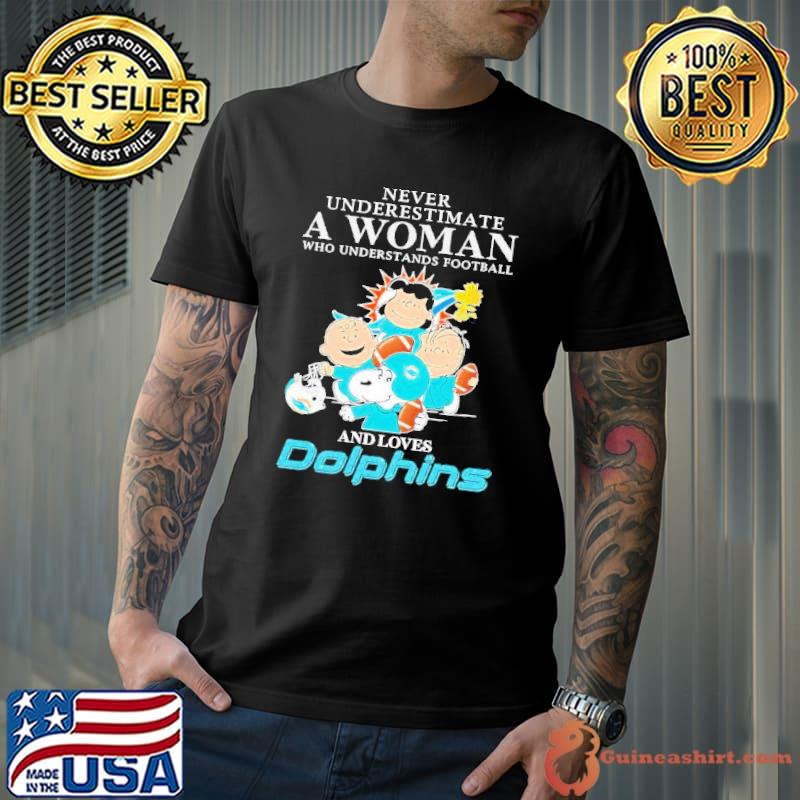 Miami Dolphins Snoopy Never Underestimate A Women Who Understands Football Shirt