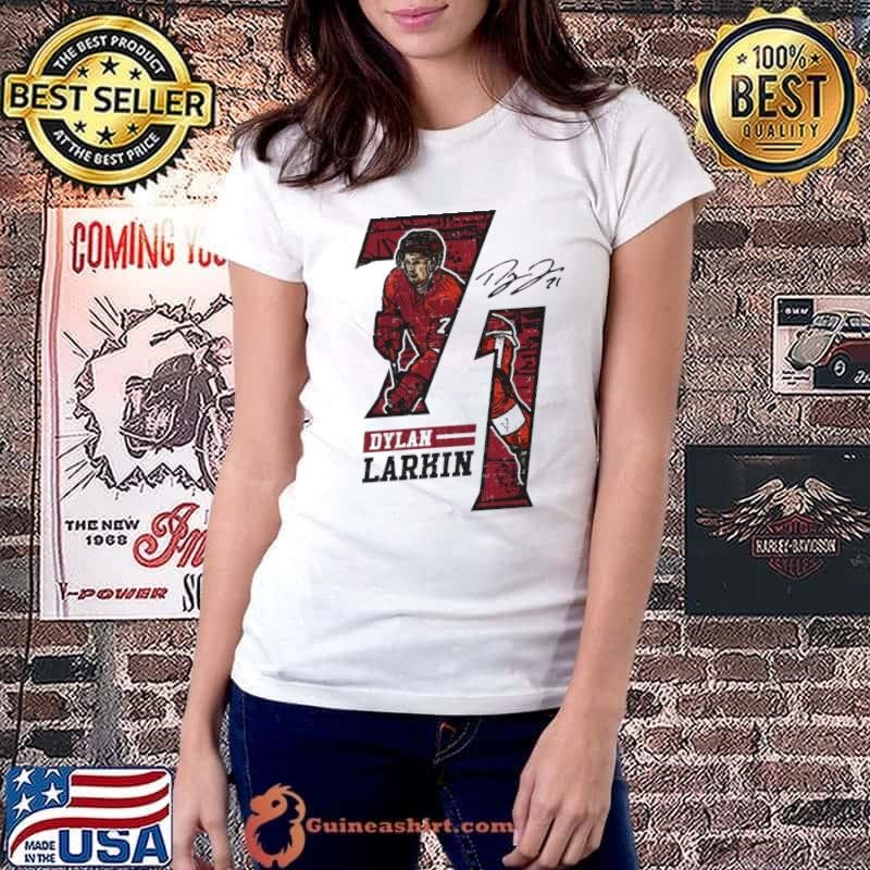 American professional ice hockey player dylan larkin offset T-Shirt