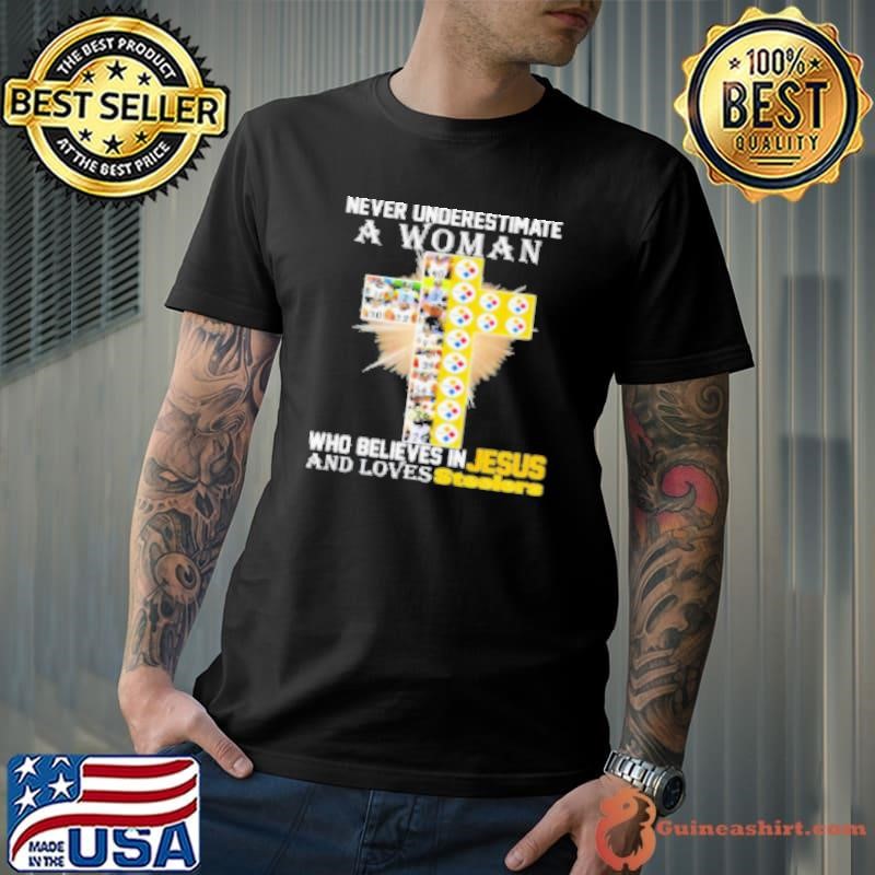 Pittsburgh Steelers Don'T Never Underestimate A Woman Who Believes In Jesus Shirt
