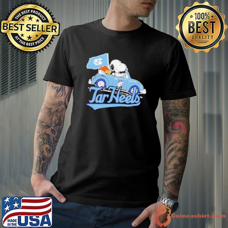 Snoopy and Woodstock driving car Tar Heels basketball shirt