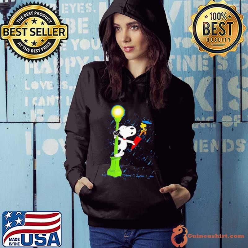 Snoopy and Woodstock singing in the rain Hoodie